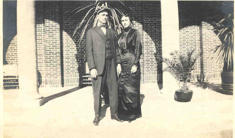 Robert Ray and mother Lille Belle Colaw